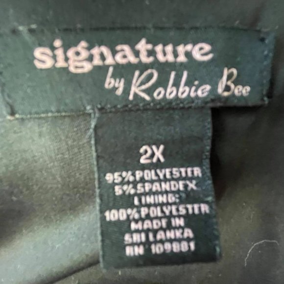 Robbie Bee  "Signature" Twist Front Dress, 2x - Picture 7 of 7